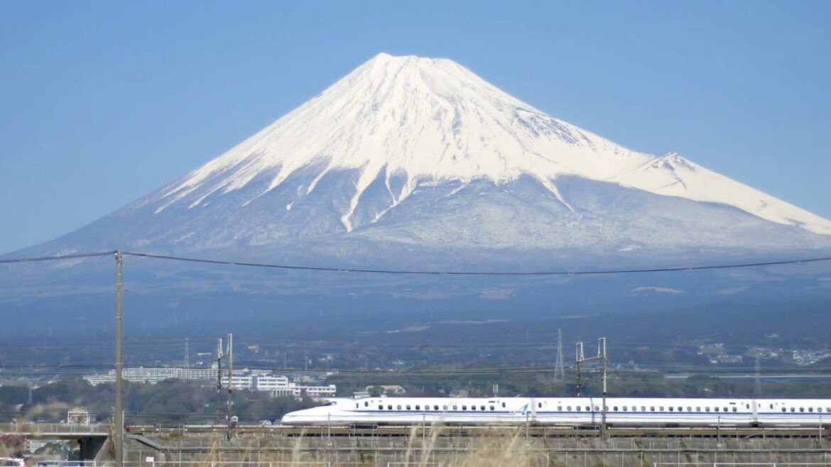 Japan's Bullet Train: travel Fukuoka to Hiroshima on the famous Shinkansen! #japan #japantravel