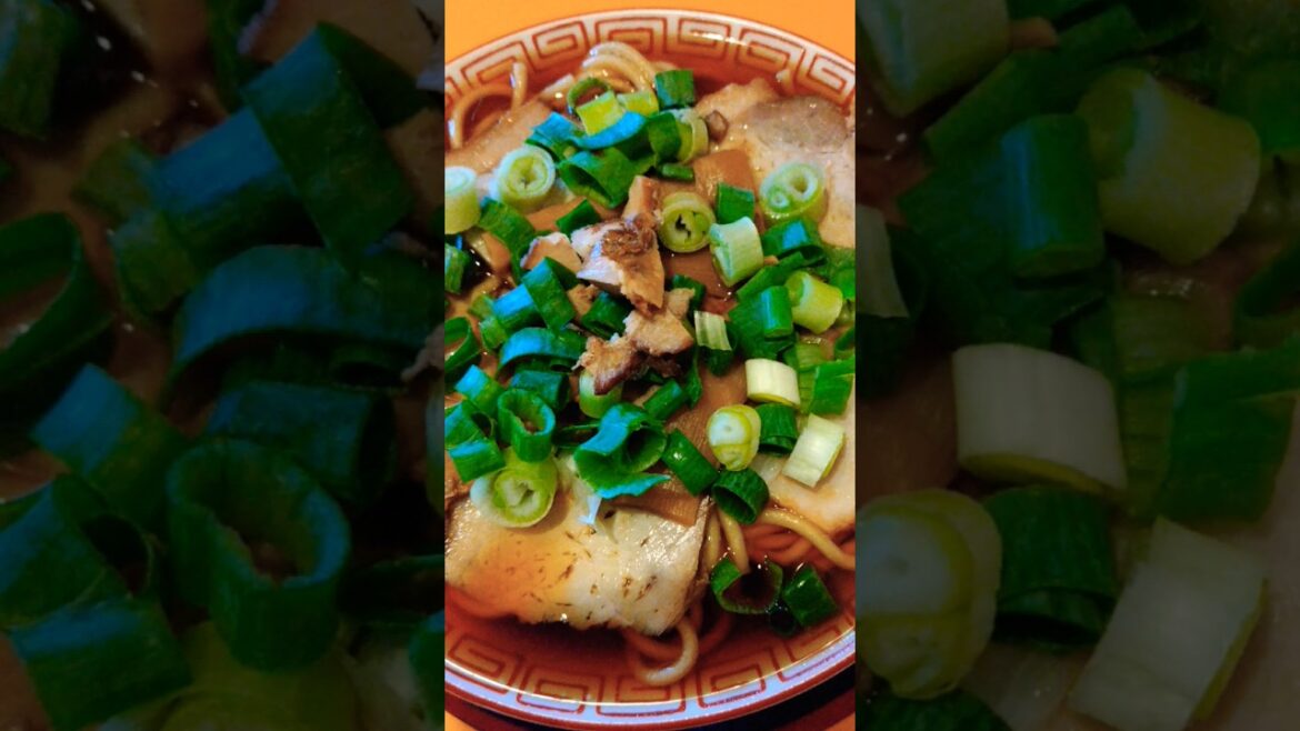 【ラーメン】東大阪の食べログ3.62麺屋7.5Hz🚙個人的な意見ですが、太麺とスープが合ってない😱スープ醤油辛い😱ネギ太いから苦みがある😱あくまでも個人的な意見です😅