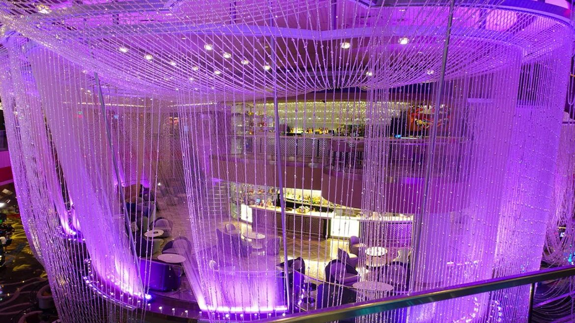 The Cosmopolitan Las Vegas Walk Through 🎰 WHAT'S OPEN, WHAT'S NOT (Las Vegas Reopening 2021)