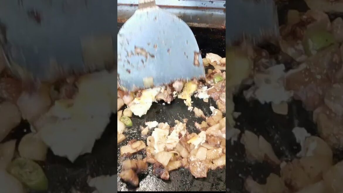 Kain Tayo! #shorts #sisig #sarap #streetfood