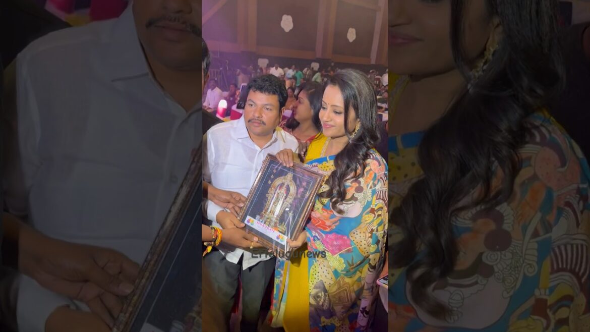 సుమ కి ఎక్కడికి వెళ్లిన అభిమానులే #sumakanakala #anchorsuma #trendingshorts #youtubeshorts #shorts