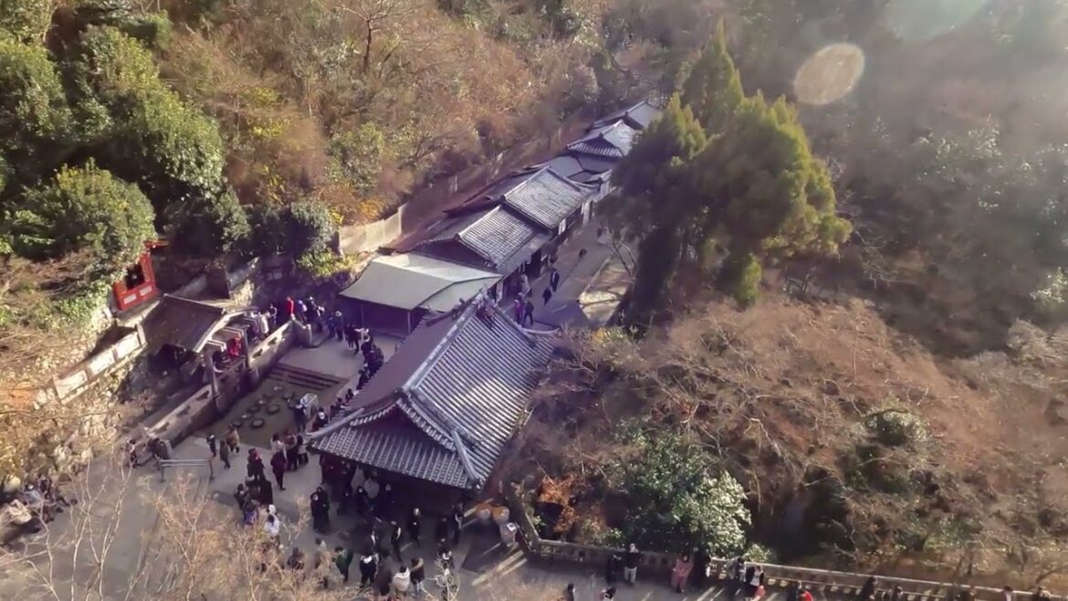 Kiyomizu-dera 清水寺 walk TOUR with RAW audio.