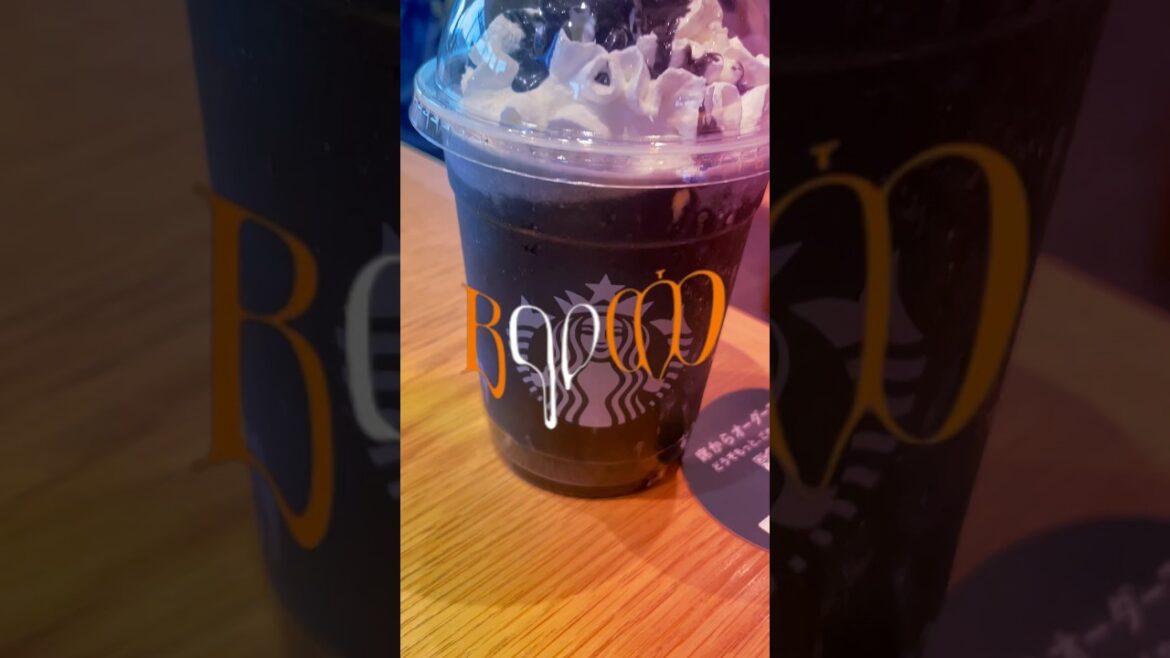イカすみ色のスタバ新作「Booooo フラペチーノ」飲んでみました #vlog #shorts