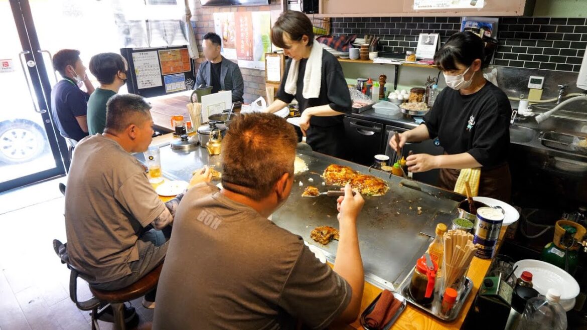 スーパー女将の鮮やかな鉄板さばきが炸裂する大衆お好み焼き屋に密着丨Okonomiyaki：Japanese Street Food