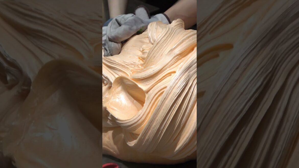 [shorts] Halloween candy How to make "Jack-o'-Lantern yellow" - PAPABUBBLE #shorts #candy