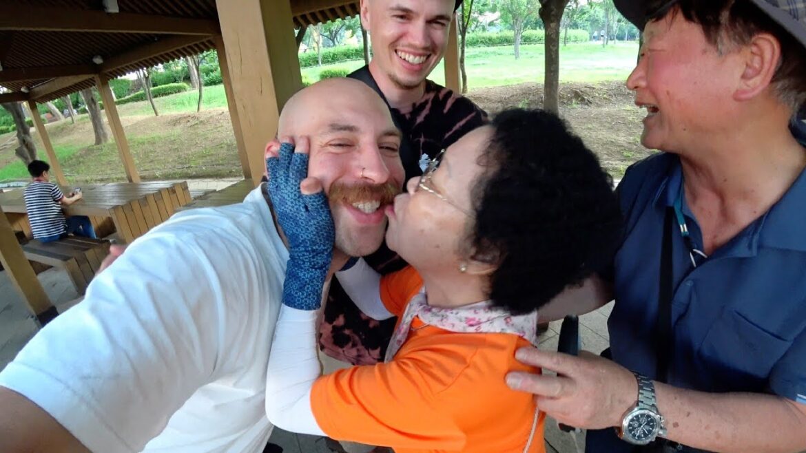 Getting Frisky in West Side Seoul  π°π· Getting Frisky in West Side Seoul  π°π·