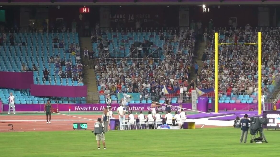 Cheers for Team Philippines' Ernest John Obiena who has broken two Asian Games records