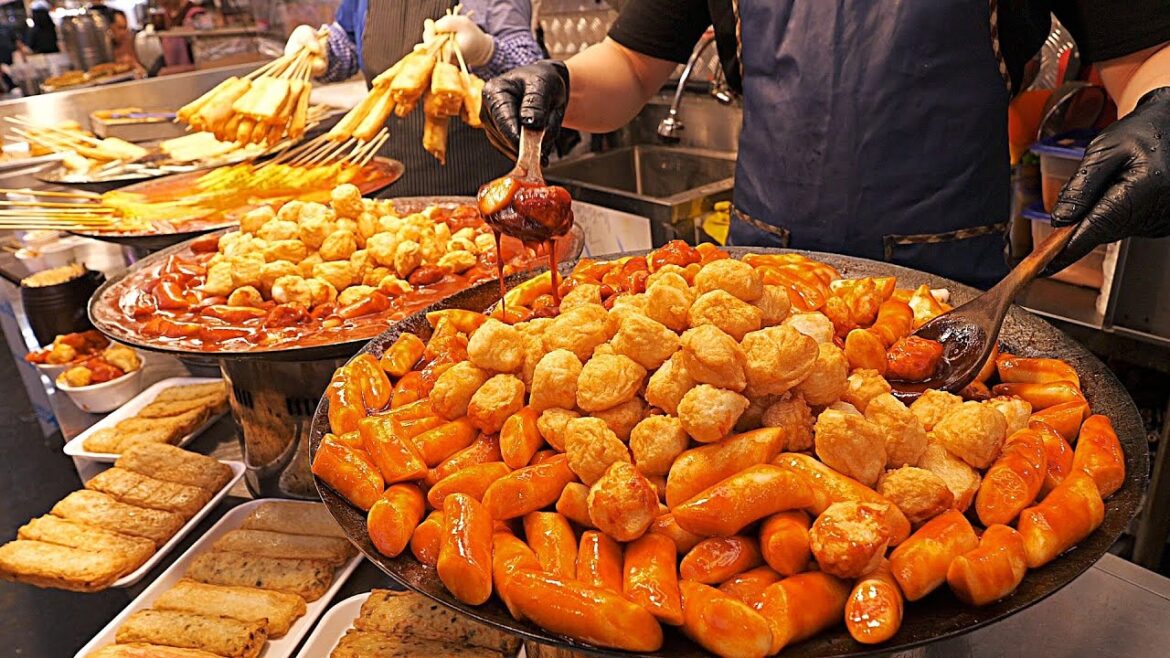 역대급 꿀조합! 솥뚜껑 떡볶이에 100% 도미살 어묵 듬뿍 올려주는? 수제어묵 떡볶이 길거리음식 / Fish Cake & Tteokbokki / korean street food