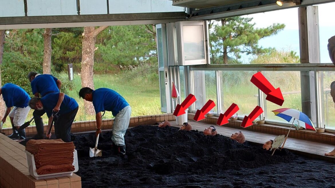 Japan’s only Steam Sand Bath in Kagoshima offers the experience of being buried in sand!😲 Japan's only Steam Sand Bath in Kagoshima offers the experience of being buried in sand!😲