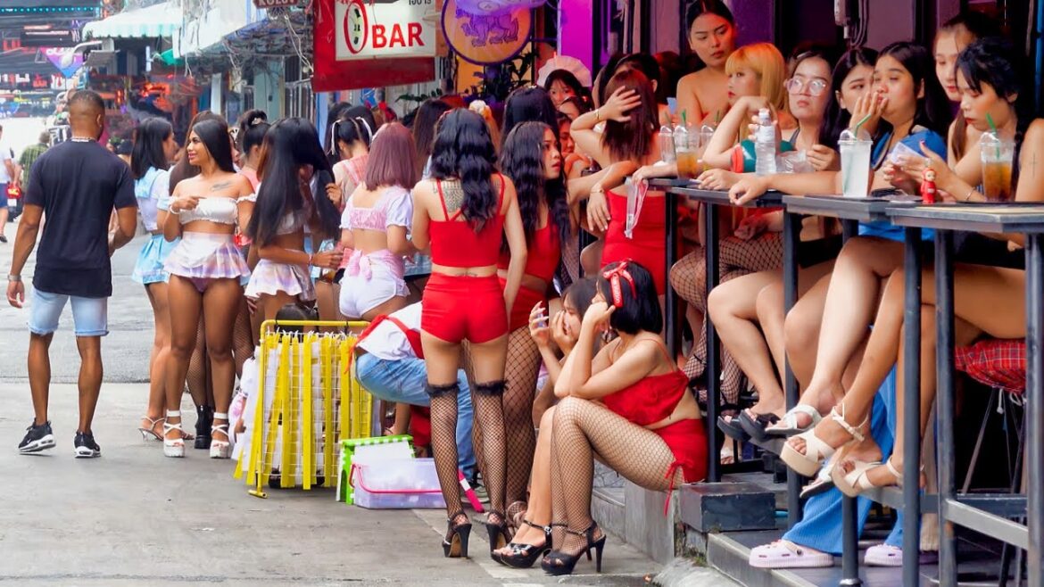 One Day in Thailand's Famous City: From Dawn to Dusk -130