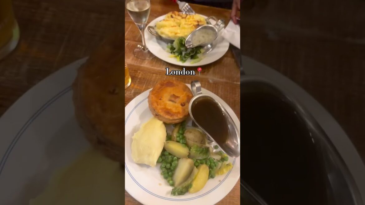 Would you rather eat in London or in Kyoto ? #travel🇯🇵🤔🇬🇧 #japan #food #england  #shorts  #fyp