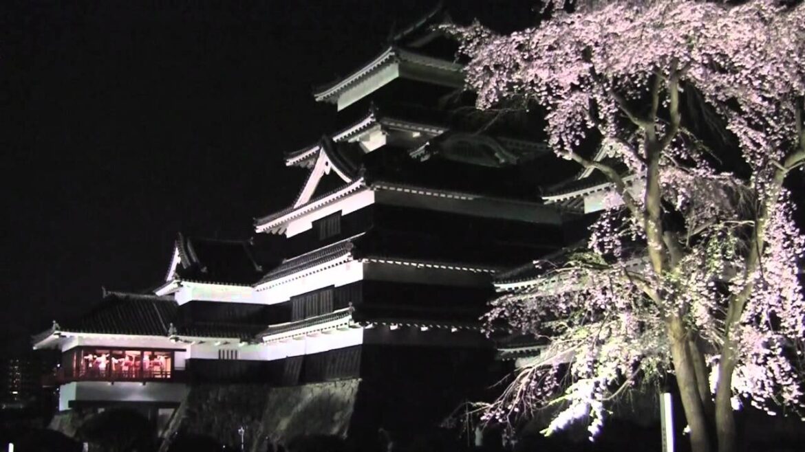 Cherry Blossom Festival at a Japanese Castle: Matsumoto-jo Cherry Blossom Festival at a Japanese Castle: Matsumoto-jo