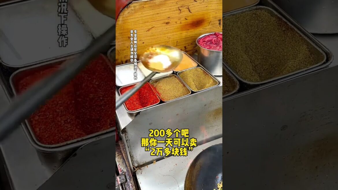 猛火快炒孜然肉夾馍加老乾媽是種什麽體驗！#shorts #streetfood #chinastreetfood #chinafood #肉夹馍 #老干妈