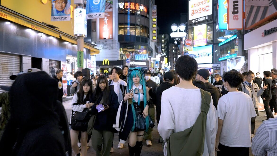Walking through Shibuya during the Halloween High Alert Weekend – Tokyo Japan 4K HDR Walking through Shibuya during the Halloween High Alert Weekend - Tokyo Japan 4K HDR
