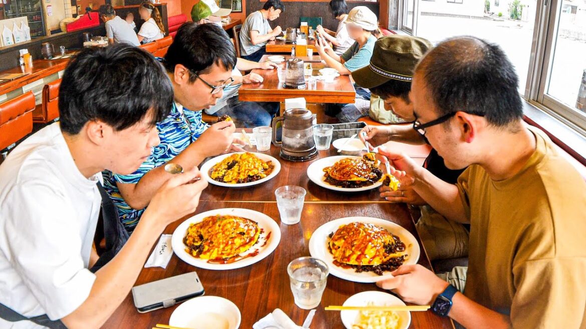 朝７時から驚異的な仕込みが始まる５０席が一瞬で埋まる常連殺到の爆裂洋食店がエグい丨Japanese Street Food