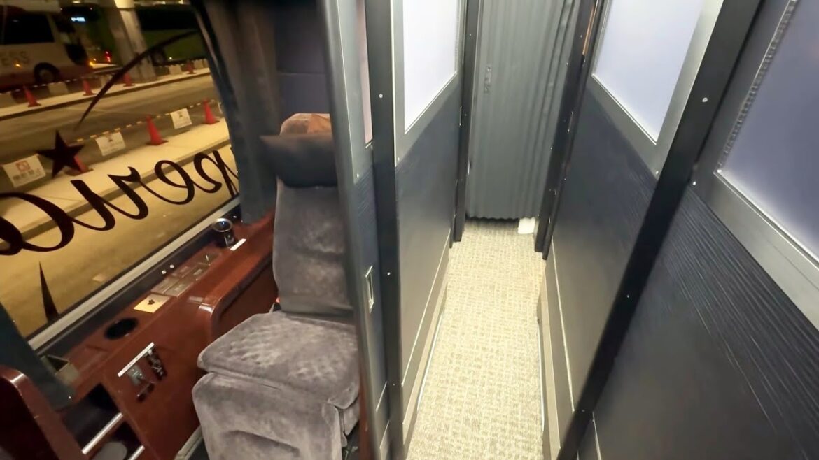 Private First Class Cabin in The Bus, Dream Sleeper, Osaka Tokyo