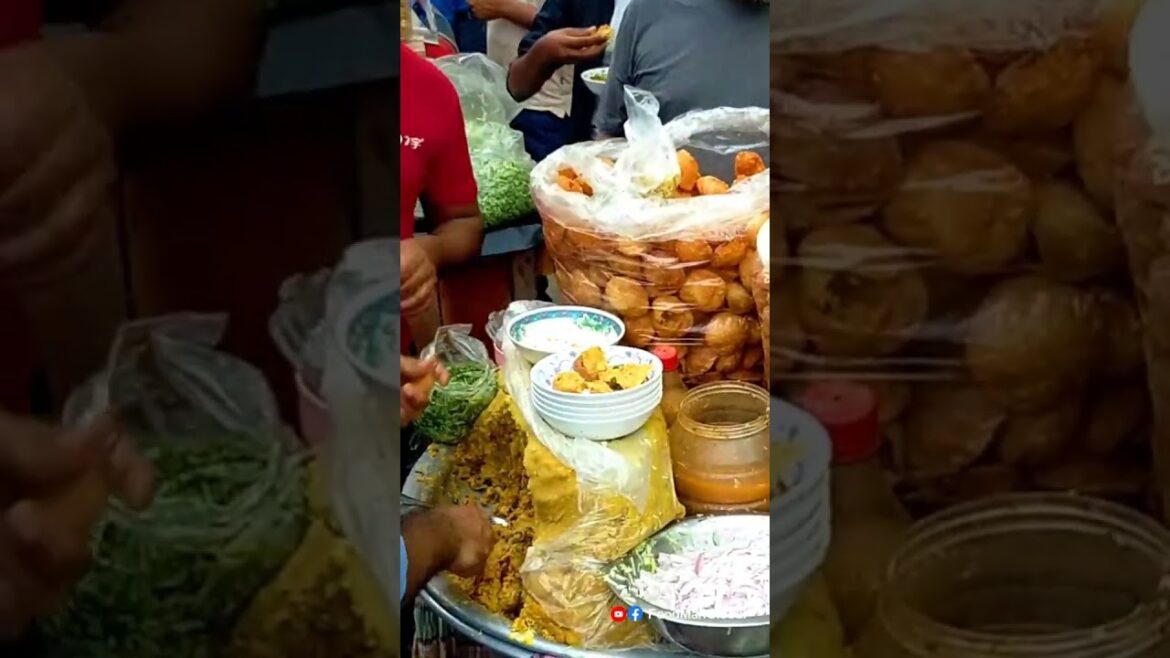 The Fuska King With Extreme Cutting Skills | Bangladeshi Street Food #streetfoodchannel  #foodman