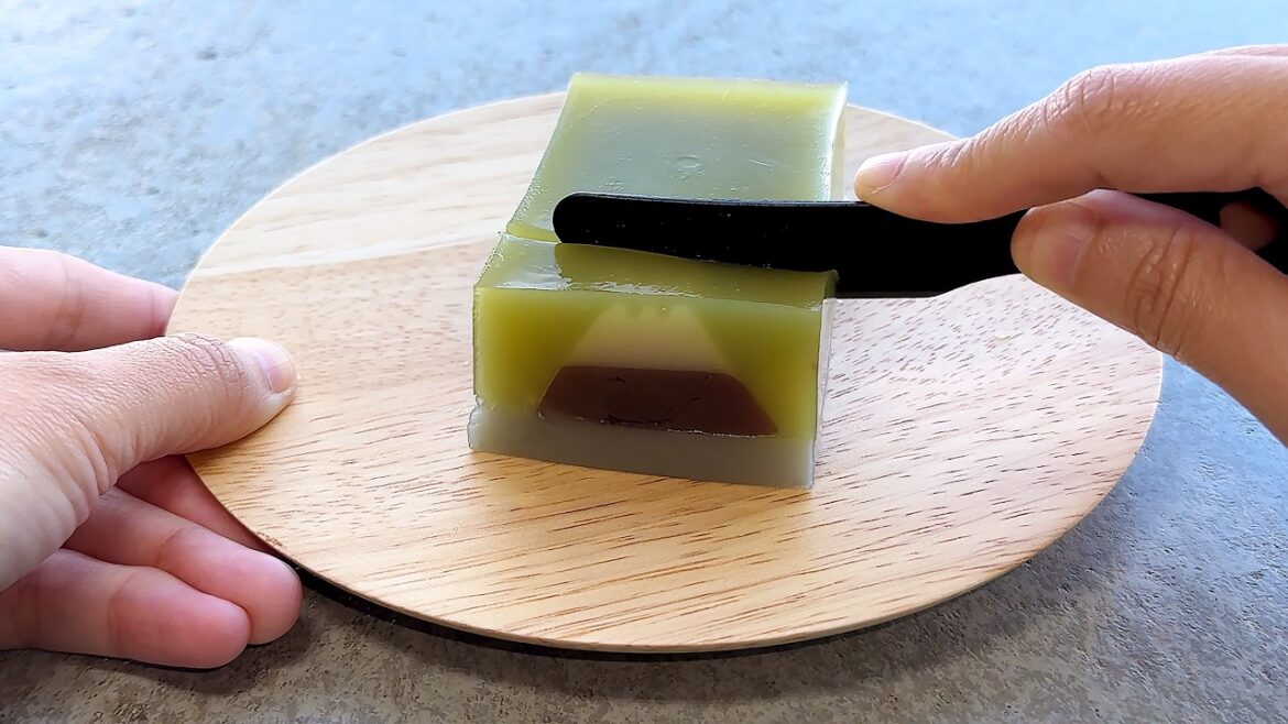 Trying 10 Mount Fuji Souvenir Snacks