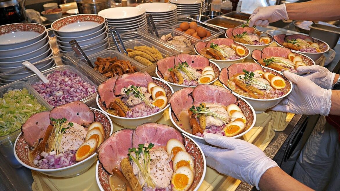 매일 300그릇 완판! 3주간 숙성 된장으로 육수 작업만 24시간 하는? 역대급 미친 퀄리티 미소 라멘 / Japanese Miso Ramen / Korean street food 매일 300그릇 완판! 3주간 숙성 된장으로 육수 작업만 24시간 하는? 역대급 미친 퀄리티 미소 라멘 / Japanese Miso Ramen / Korean street food