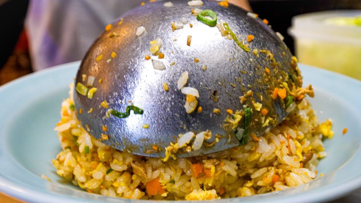 凄まじい爆食いアニキ達が殺到！驚異的なデカ盛りチャーハンが出てくる大衆中華の１日に密着丨Egg Fried Rice - Wok Skills In Japan