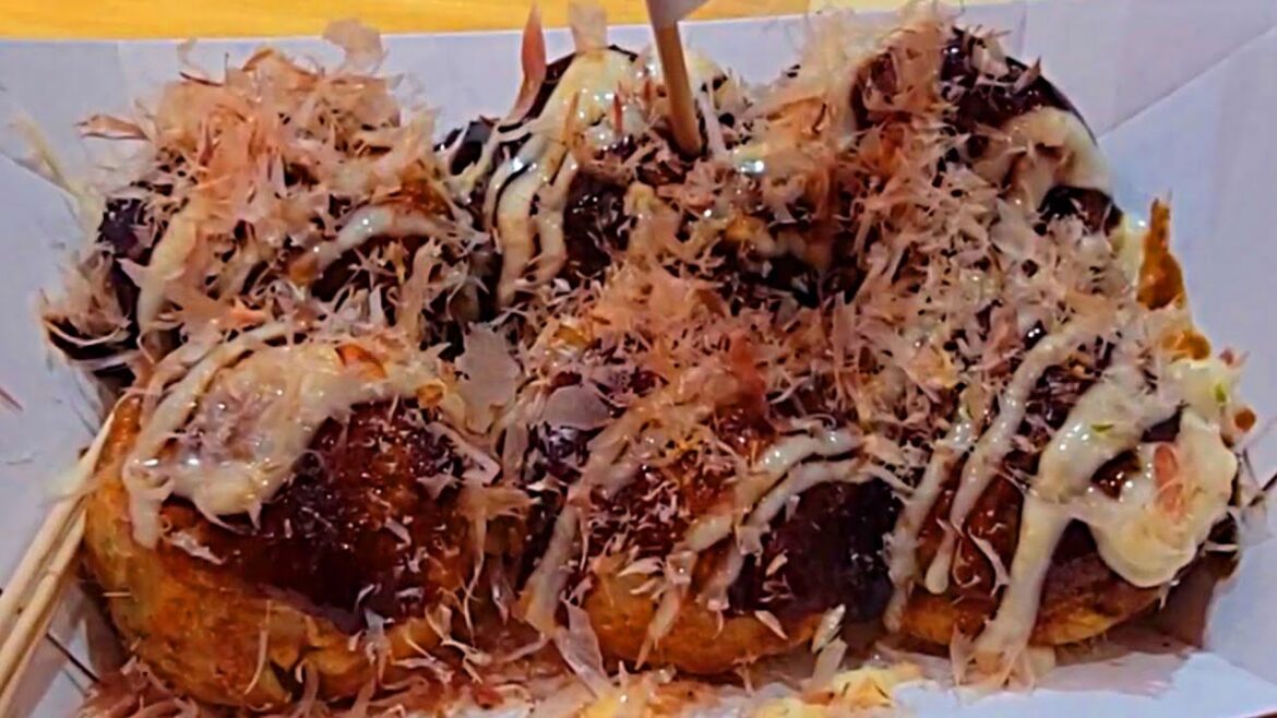 Japanese Street Food TAKOYAKI From Creo-Ru [4K]