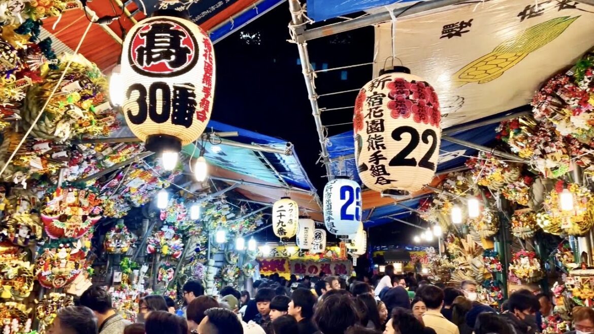 Tori no ichi / Hanazono Shinto Shrine 花園神社 酉の市 Tokyo Walk Tour