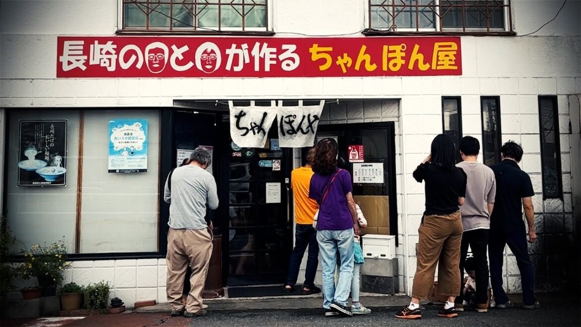 行列が絶えない大人気ちゃんぽん専門店で昼呑み!長崎出身のご夫婦が作る絶品料理。【ちゃんぽん屋・常滑市】 Drinking and Eating at restaurant. ,Aichi Japan. 行列が絶えない大人気ちゃんぽん専門店で昼呑み!長崎出身のご夫婦が作る絶品料理。【ちゃんぽん屋・常滑市】 Drinking and Eating at restaurant. ,Aichi Japan.