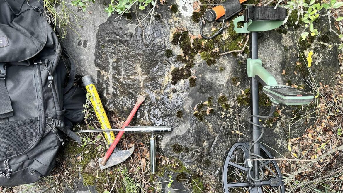 Kayadaki Kapağı Açınca İnanılmaz Büyük Roma Heykeli Çıktı… Kayadaki Kapağı Açınca İnanılmaz Büyük Roma Heykeli Çıktı...