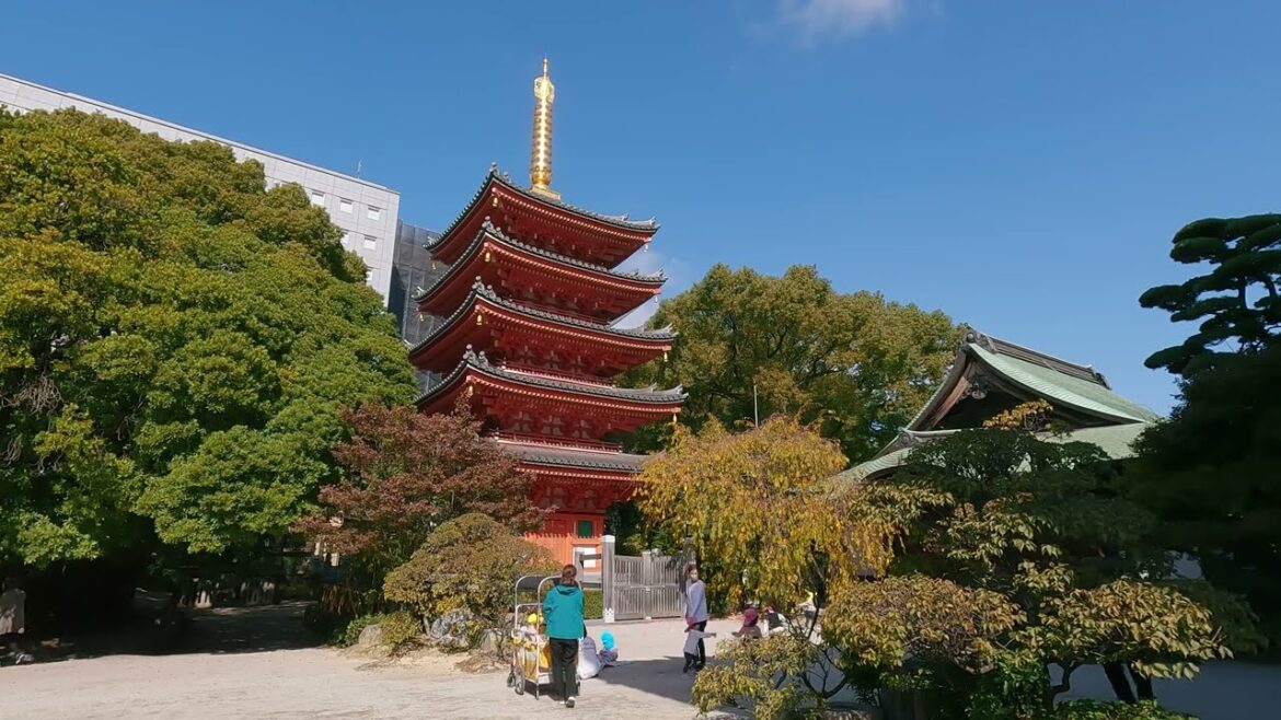 Tochoji Temple:  Explore around Fukuoka, Japan