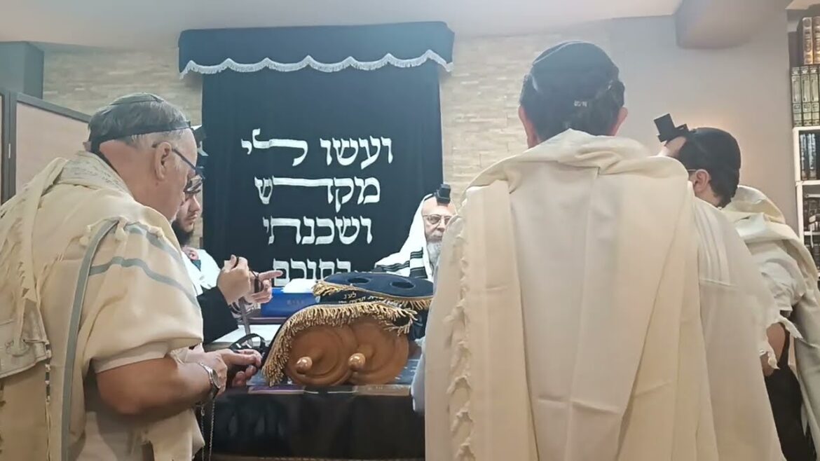 Kosher Japan with Josh Rubin and Kosher World Adventures For 50+ Davening at Chabad Tokyo Kosher Japan with Josh Rubin and Kosher World Adventures For 50+ Davening at Chabad Tokyo