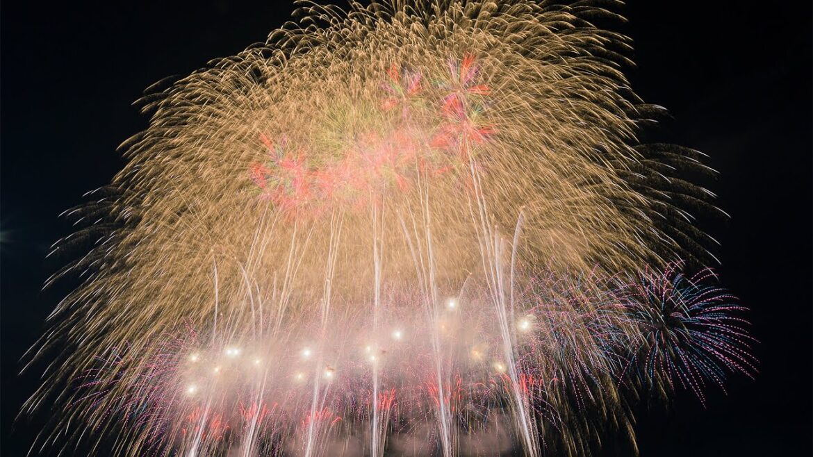 大曲の花火 Japan 5K Omagari Surprise Music Fireworks Show 2020 花火競技大会中止のサプライズ花火ショー Ultra HD