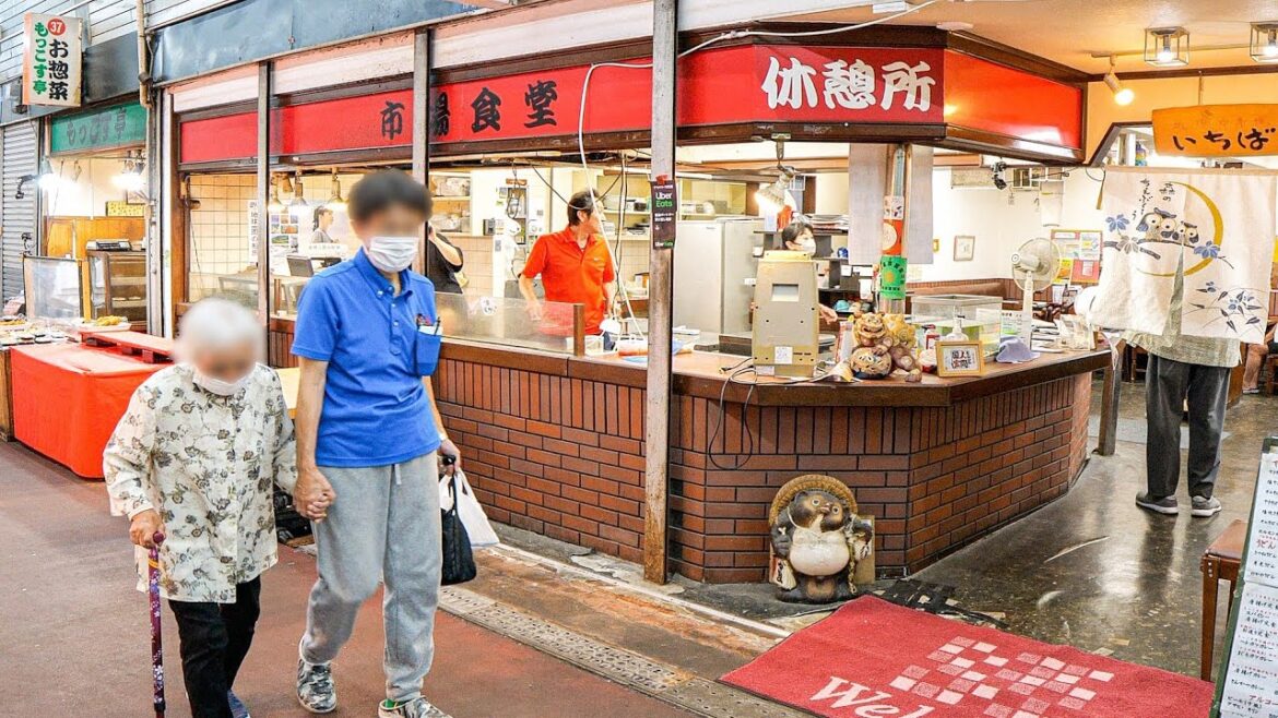 超絶ディープな商店街にある人情食堂の鉄板焼きそばと精鋭おかず達が魅力的すぎた【市場食堂密着 後編】丨 Japanese Street Food 超絶ディープな商店街にある人情食堂の鉄板焼きそばと精鋭おかず達が魅力的すぎた【市場食堂密着 後編】丨 Japanese Street Food