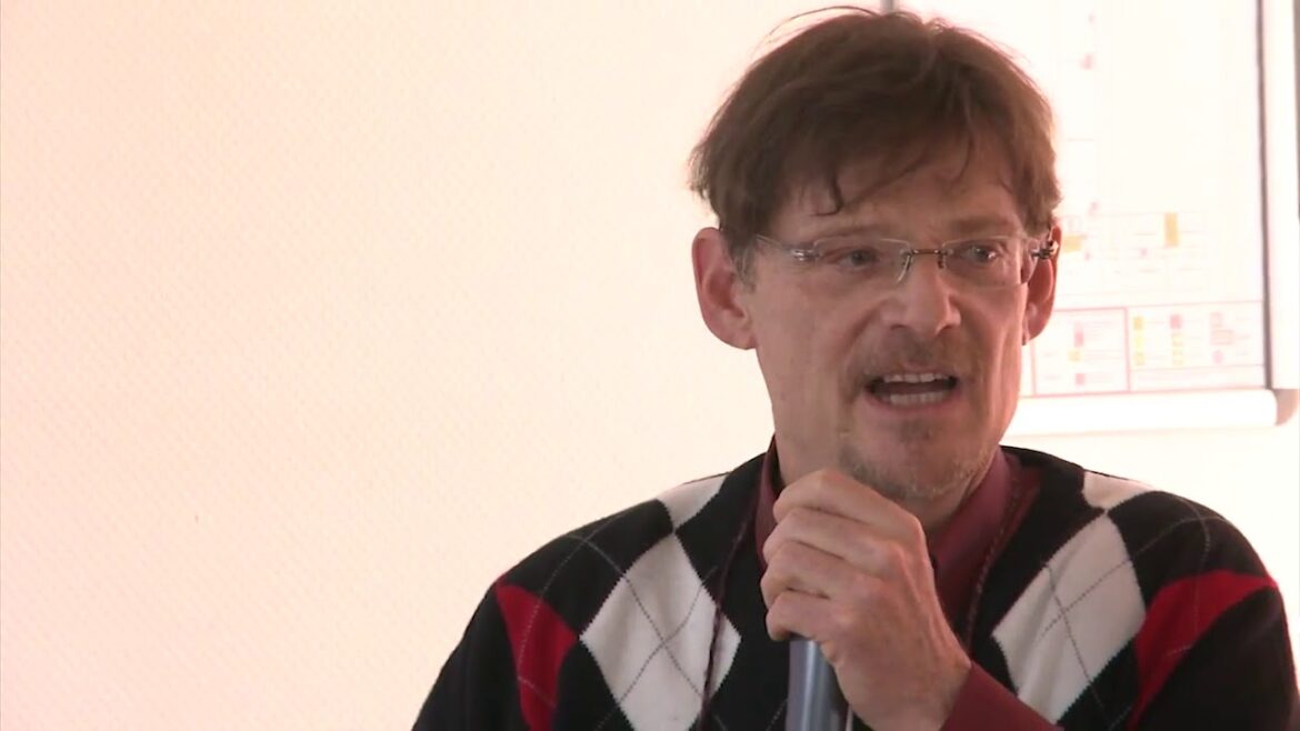 Comparing and Contrasting 10 Languages in Asia   Tim Keeley at the Polyglot Gathering 2015