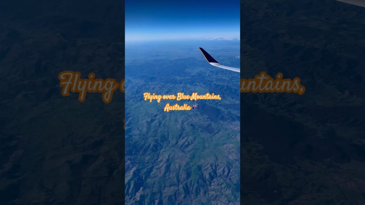 Singapore Airlines A380 flying over Australian Blue Mountains đĻđē #shorts #singaporeairlines #a380 Singapore Airlines A380 flying over Australian Blue Mountains đĻđē #shorts #singaporeairlines #a380
