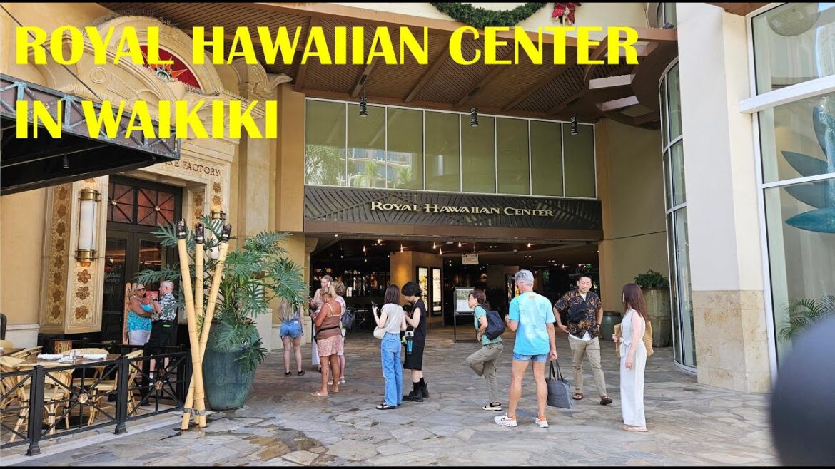 [4K] Walking through the Royal Hawaiian Center