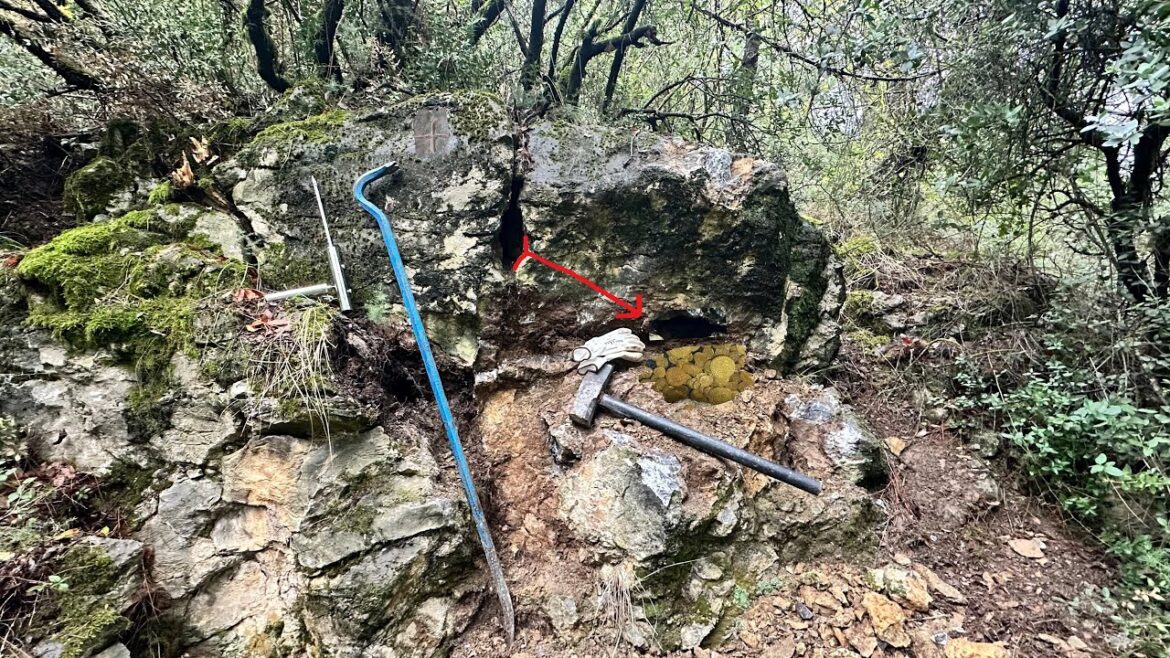 Çok Büyük Bir Kaya Kasasından Çıkana Bakın, Define Bulma Anı… Çok Büyük Bir Kaya Kasasından Çıkana Bakın, Define Bulma Anı…