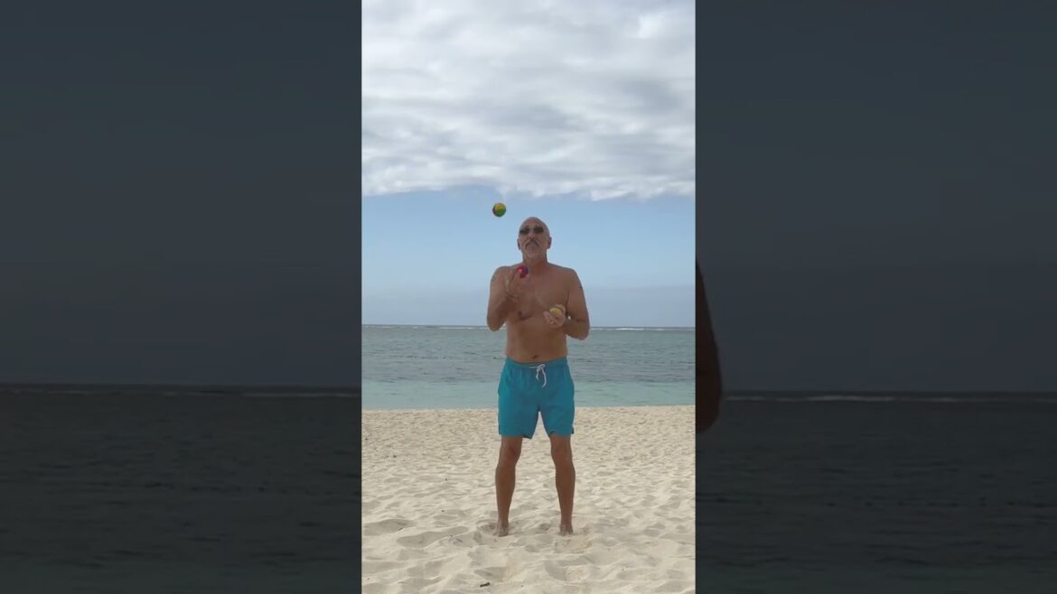 Beach Juggler #shortsvideo #okinawa #shorts #juggler #juggling  #travel