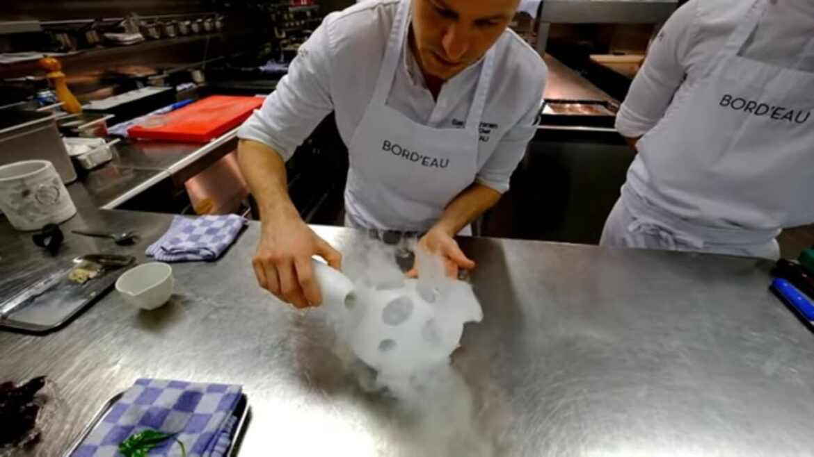 Smoked Royal Cabanon oysters, clams and a sauce of plankton and turbot at Bord’eau in Amsterdam Smoked Royal Cabanon oysters, clams and a sauce of plankton and turbot at Bord'eau in Amsterdam