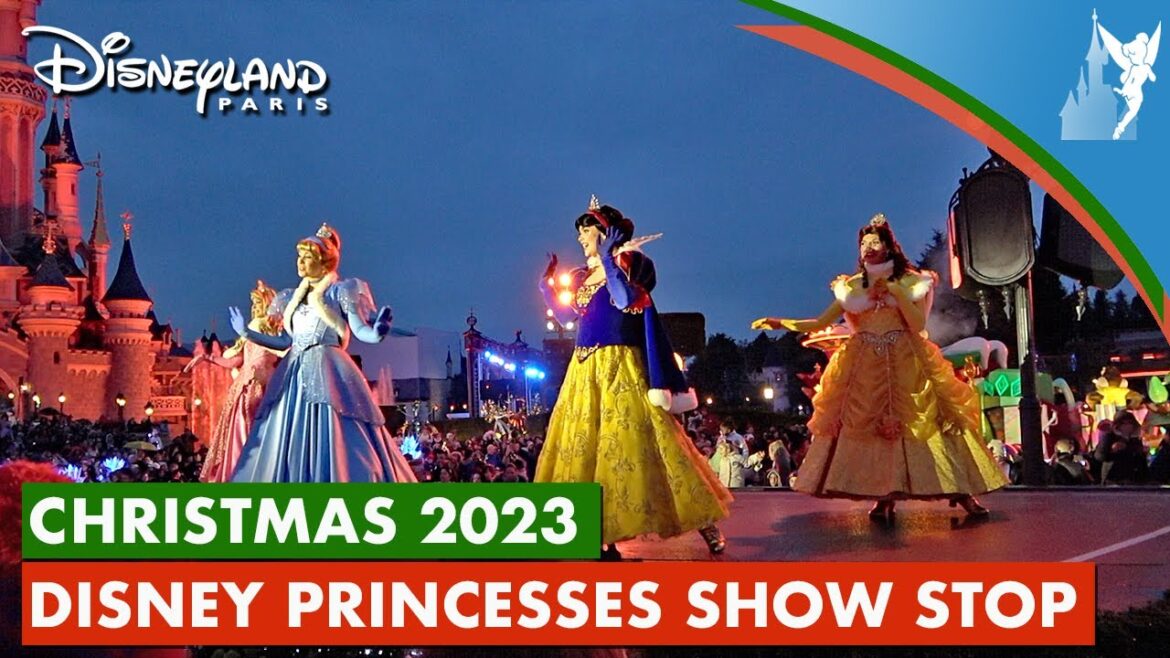 π Disney Princesses show stop – Mickey’s Dazzling Christmas Parade in Disneyland Paris 2023 π Disney Princesses show stop - Mickey's Dazzling Christmas Parade in Disneyland Paris 2023