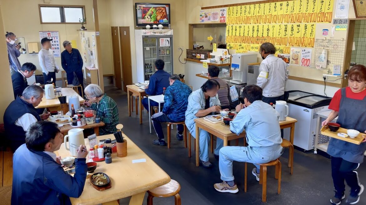 【デカ盛り】1kg越えの巨大チャーハンが大反響!厨房を走りながら一人で調理をこなす大忙しの店主に密着|福岡 グルメ ランチ| 【デカ盛り】1kg越えの巨大チャーハンが大反響!厨房を走りながら一人で調理をこなす大忙しの店主に密着|福岡 グルメ ランチ|