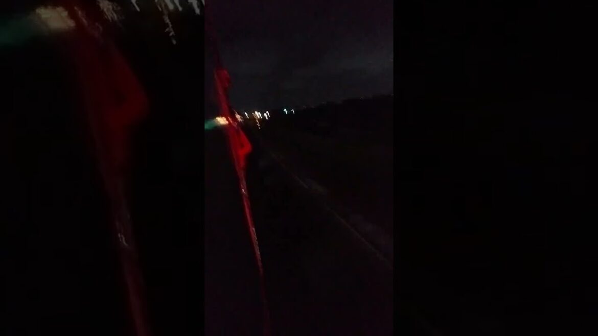 Mumbai local train high speed running 😱😱😱 Mumbai local train high speed running 😱😱😱