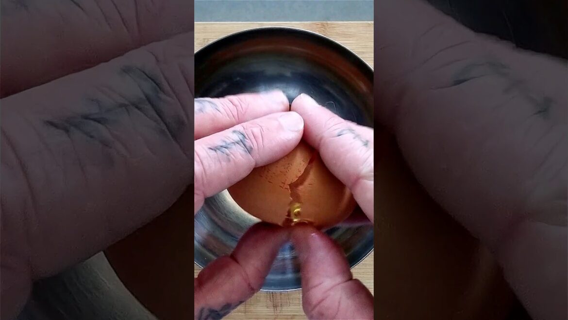 easy egg cracking technique