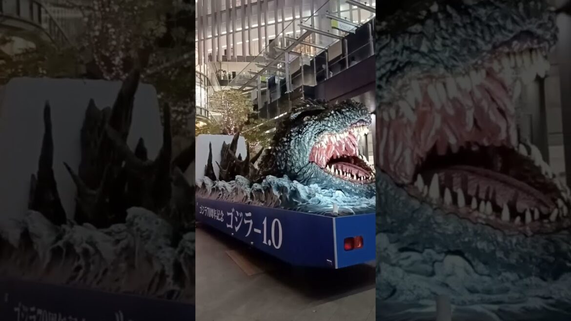 【OSAKA】Godzilla has Invaded! - Osaka Station Park