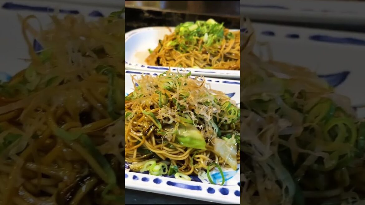 Sauce Fried Noodle from an Always Busy Food Stall! Sauce Fried Noodle from an Always Busy Food Stall!