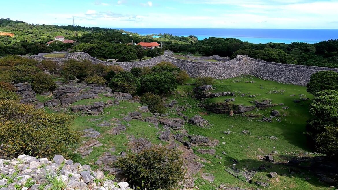【Okinawa】Nakijin Castle Ruins, a World Heritage Site（【沖縄】世界遺産の今帰仁城跡）