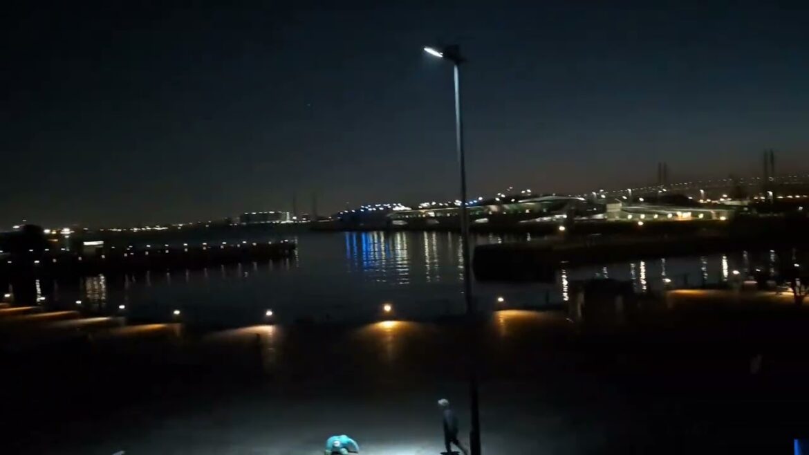 Autumn Minato Mirai early morning walk. Autumn Minato Mirai early morning walk.