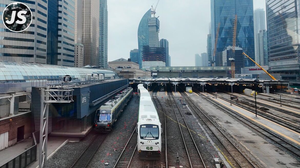 Downtown to the SkyWalk & SkyDome | Toronto Walk