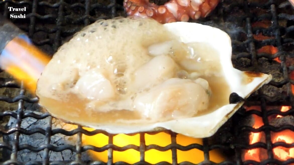 Japanese Street Food - OSAKA SEAFOOD Giant Scallop, Grilled Prawn and Octopus