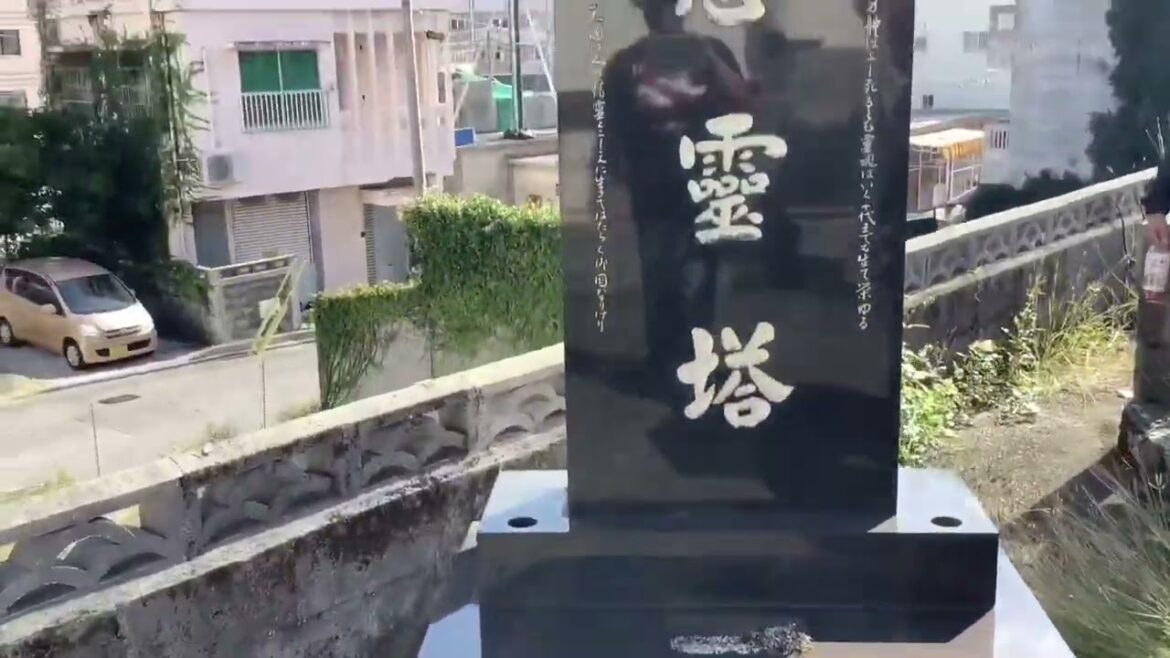 ② 戦後発展した那覇の中心市街地を巡る。(Tour the central city area of ​​Naha, which developed after the war.)