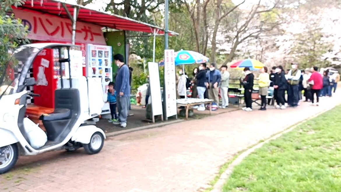 大行列が当たり前になったおじいちゃん屋台の開店に密着！何故？こんなにも人が集まる理由とは？Japanese street Food